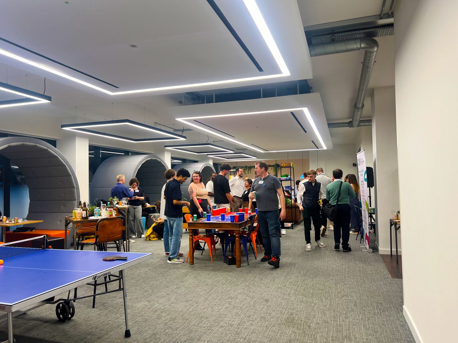 Table tennis and games in the TBXH community space